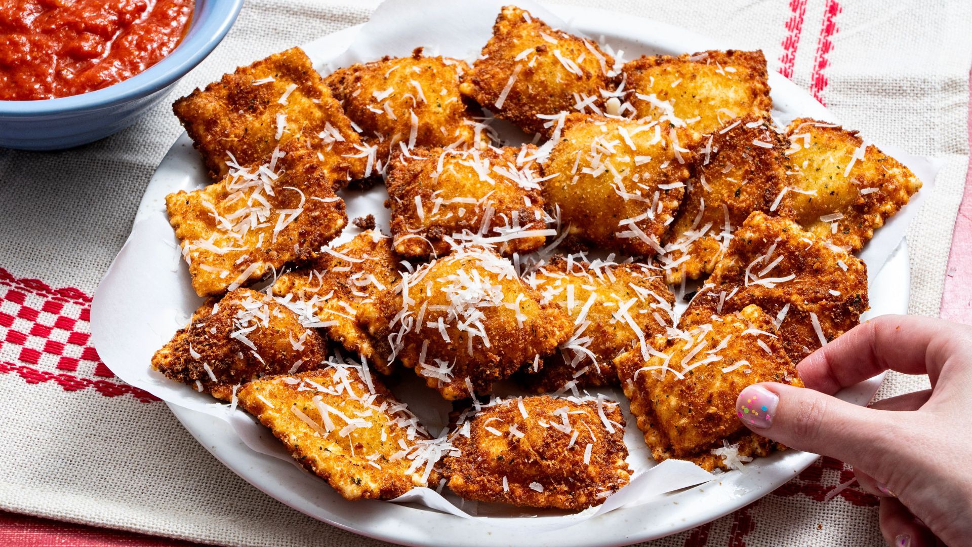 Deep-fried and stuffed with ground beef, toasted ravioli is one of St. Louis' most emblematic eats.