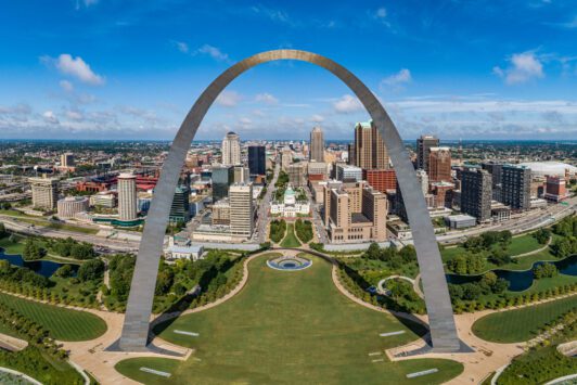 The Gateway arch and downtown St. Louis skyline.